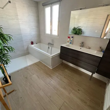 度假居 Les Grillons 3 Bedroom House 巴拉吕克莱班